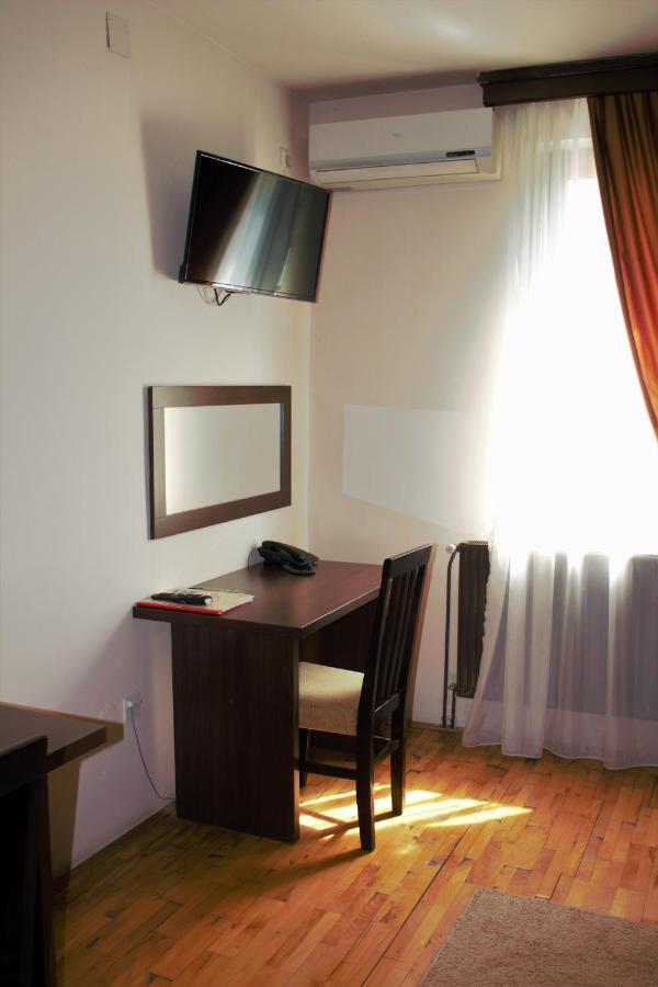 Garni Hotel City Kruševac Buitenkant foto