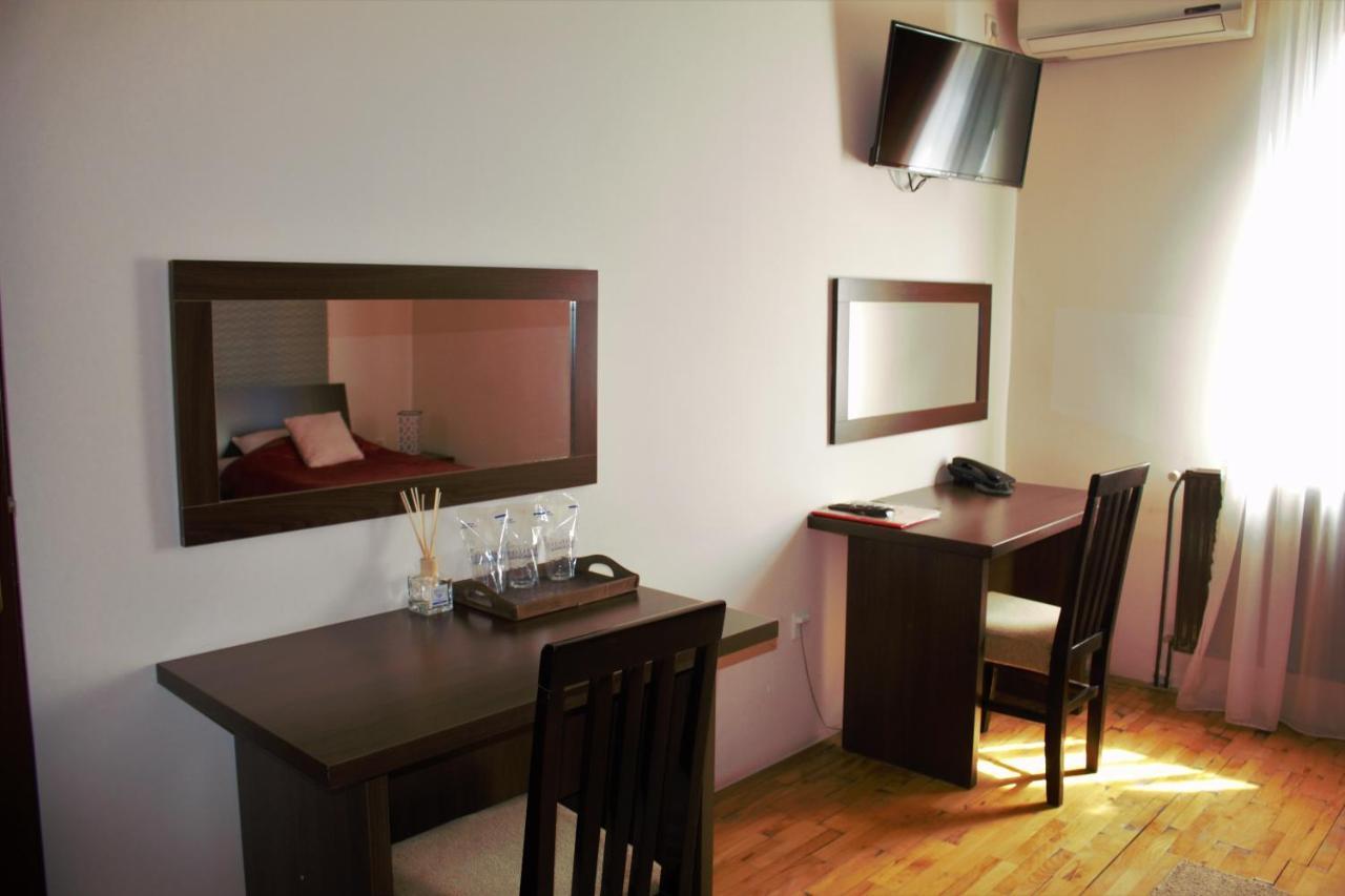 Garni Hotel City Kruševac Buitenkant foto