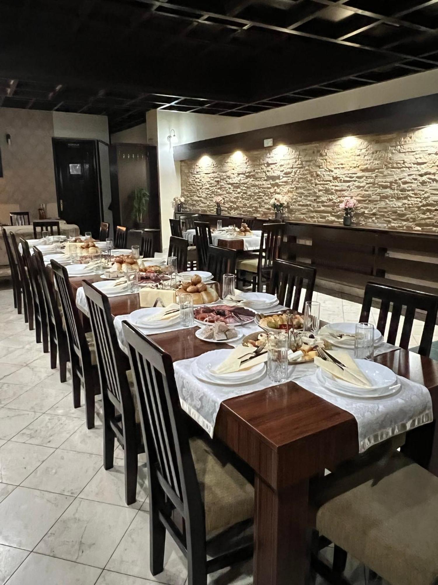 Garni Hotel City Kruševac Buitenkant foto